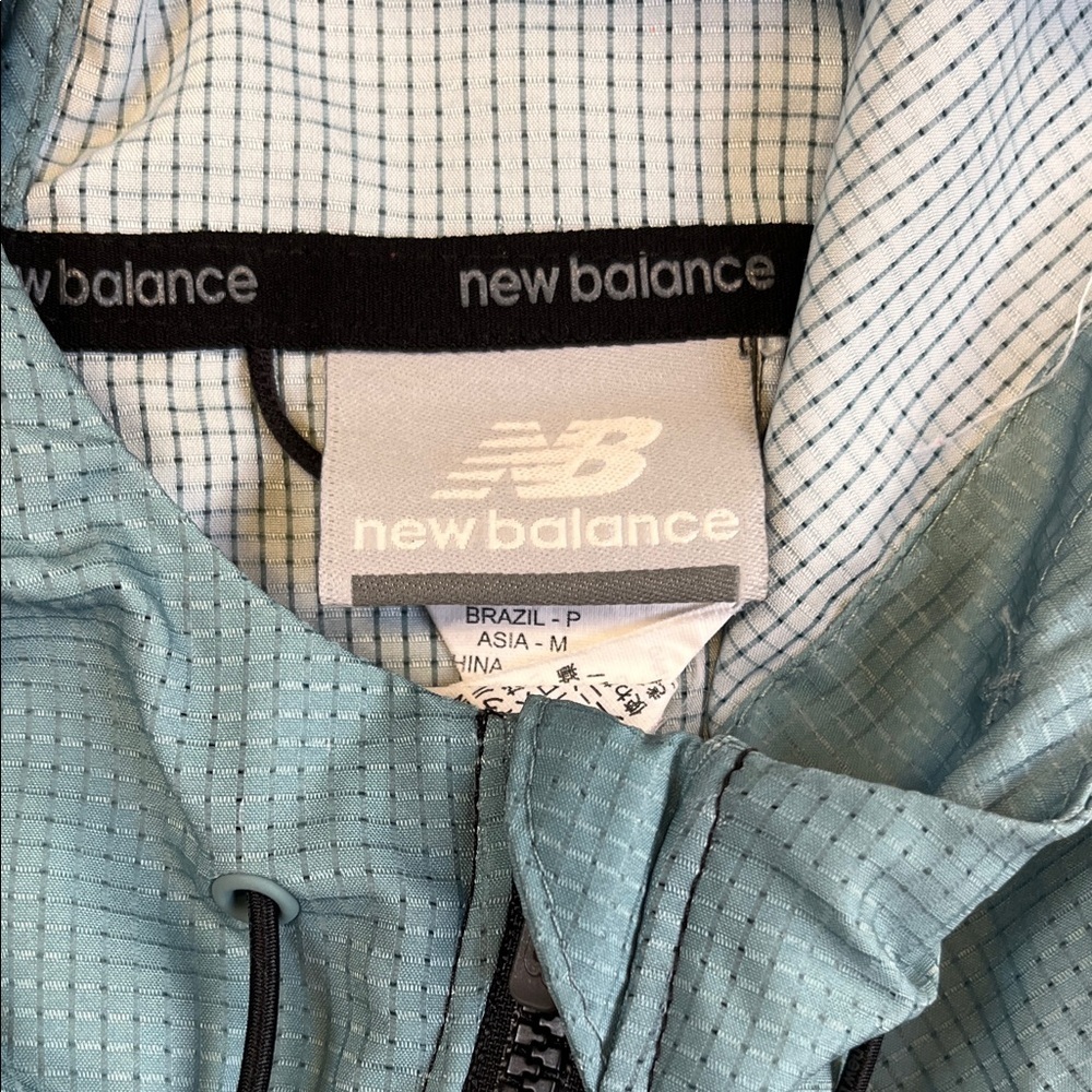 New Balance Women's Teal to Black Ombre Hooded Windbreaker Jacket - Picture 2 of 9
